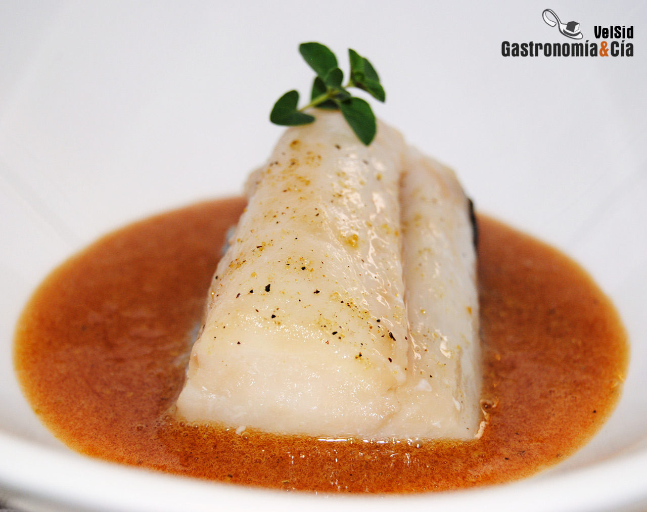 Bacalao a baja temperatura con jugo de pimientos asados