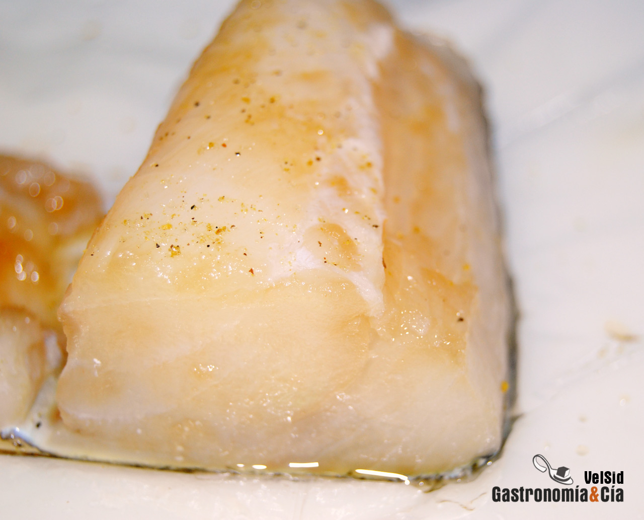 Bacalao a baja temperatura con jugo de pimientos asados