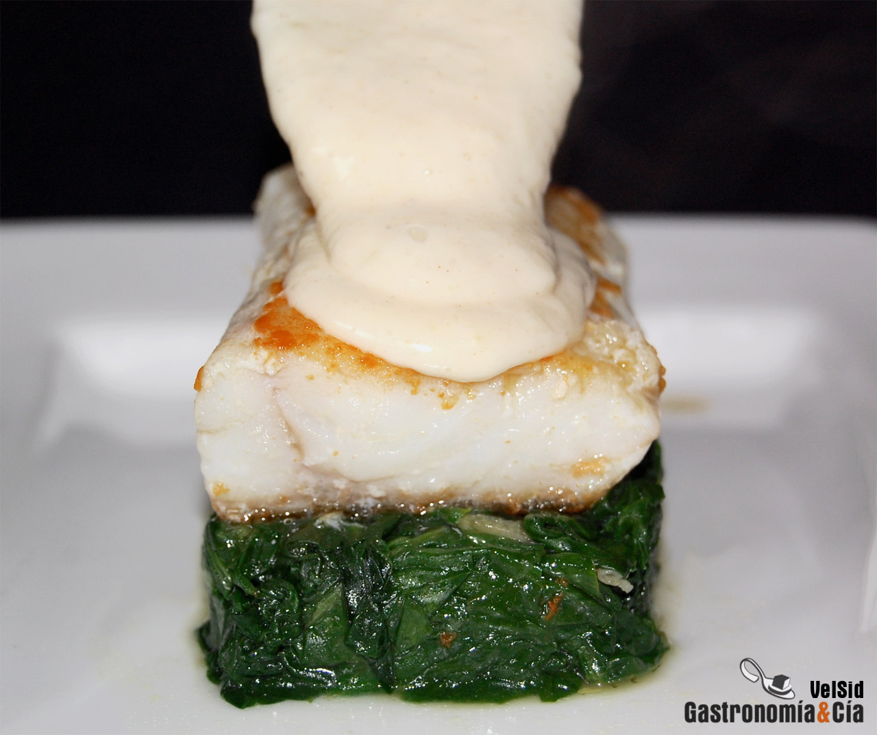 Bacalao con espinacas y bechamel