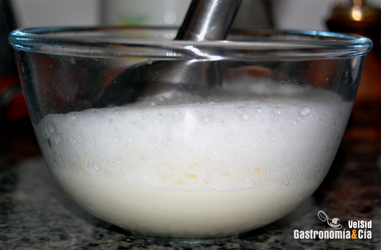 Bacalao con muselina de pesto y aire de limón