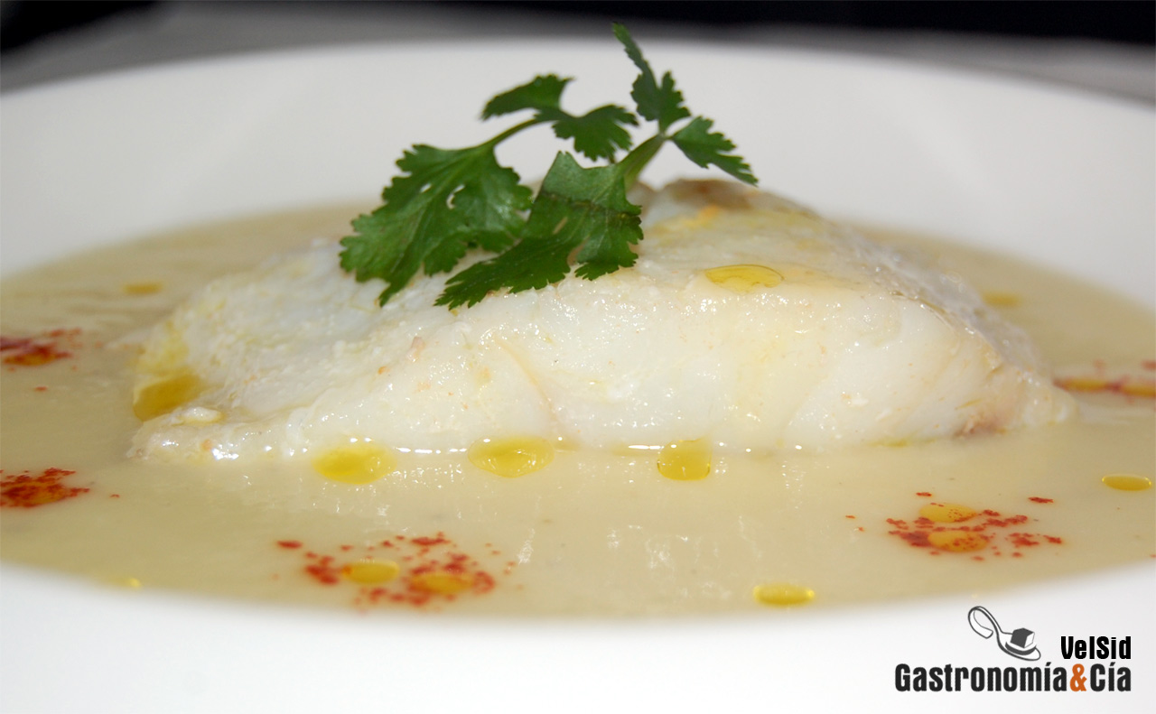 Bacalao con sopa cremosa de hinojo