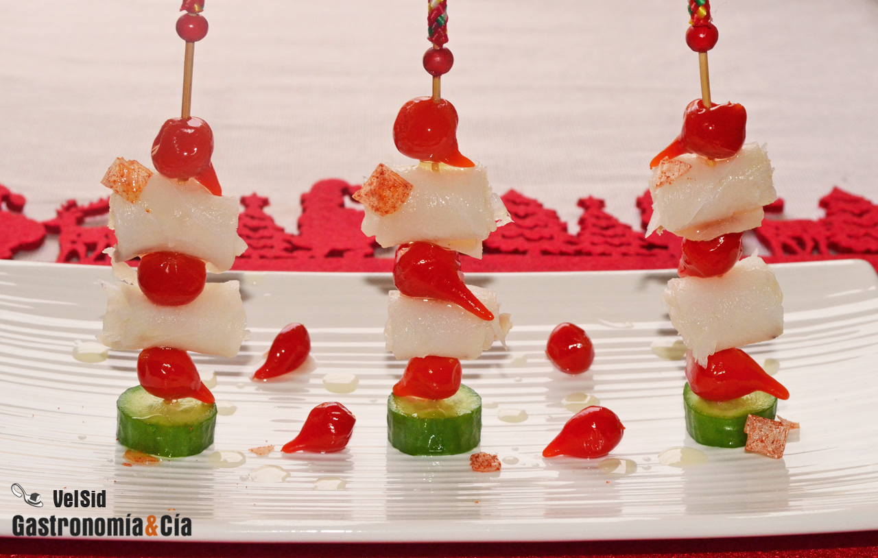 Pinchos de bacalao ahumado y pimientos lágrima