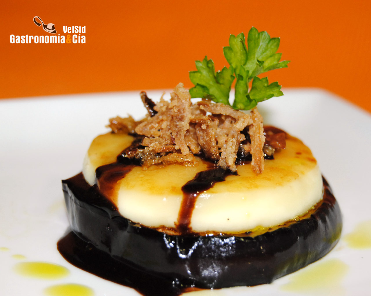 Berenjena, brie y vinagre balsámico de chocolate