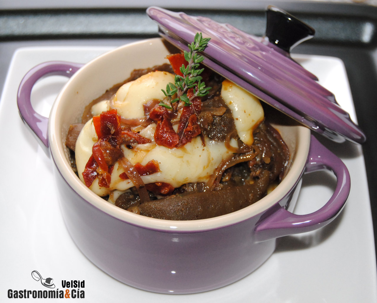 Berenjenas estofadas con jamón y queso ahumado