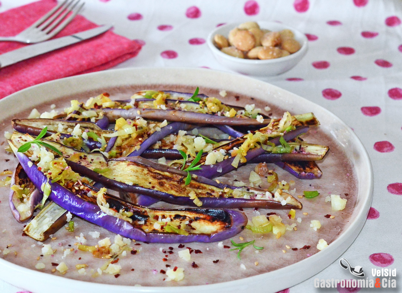 Berenjenas japonesas a la plancha con puerro y queso ah