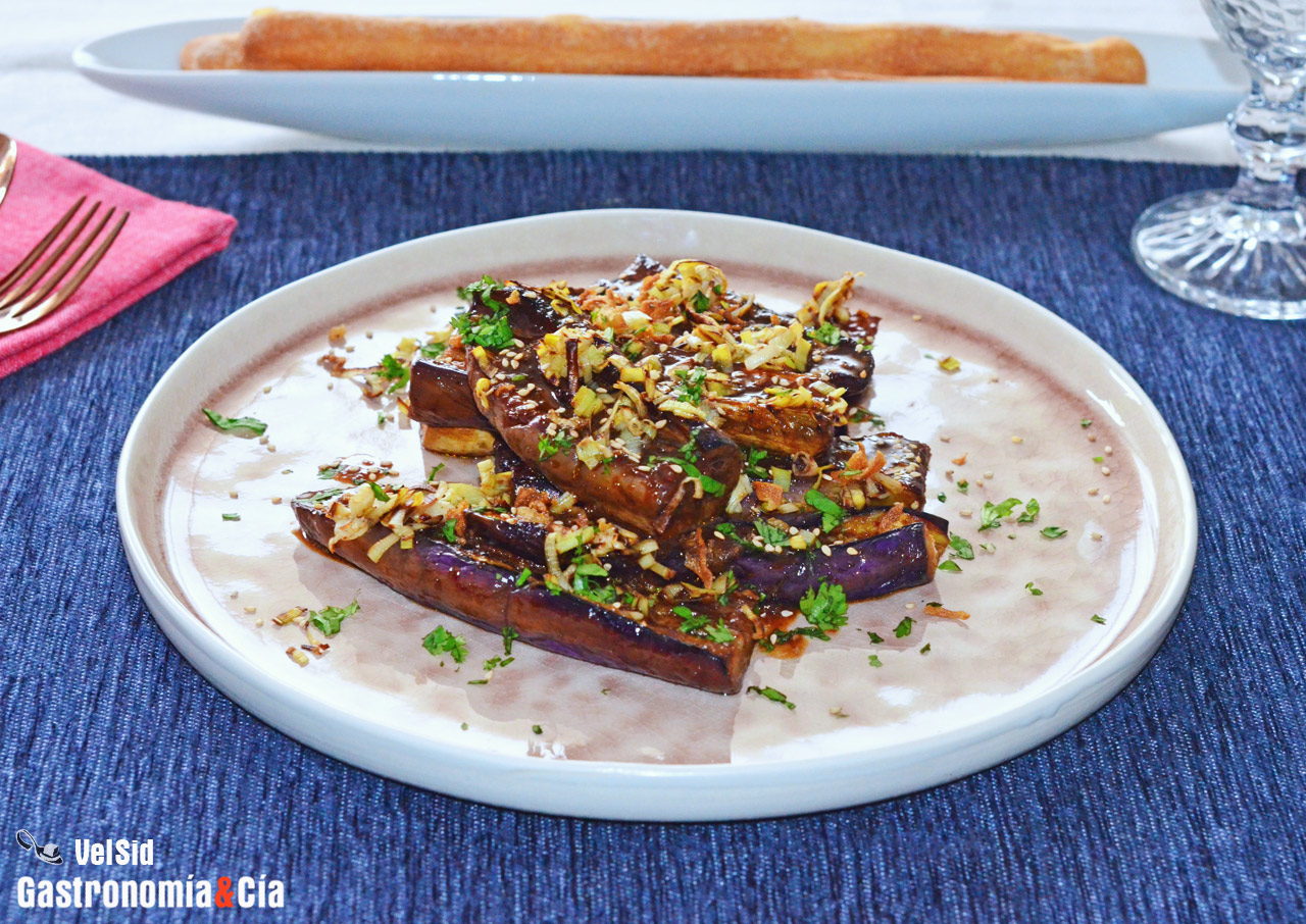 Berenjenas chinas glaseadas con kimchi y soja