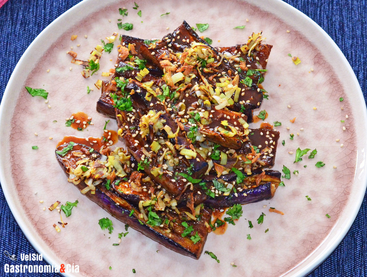 Berenjenas chinas glaseadas con kimchi y soja
