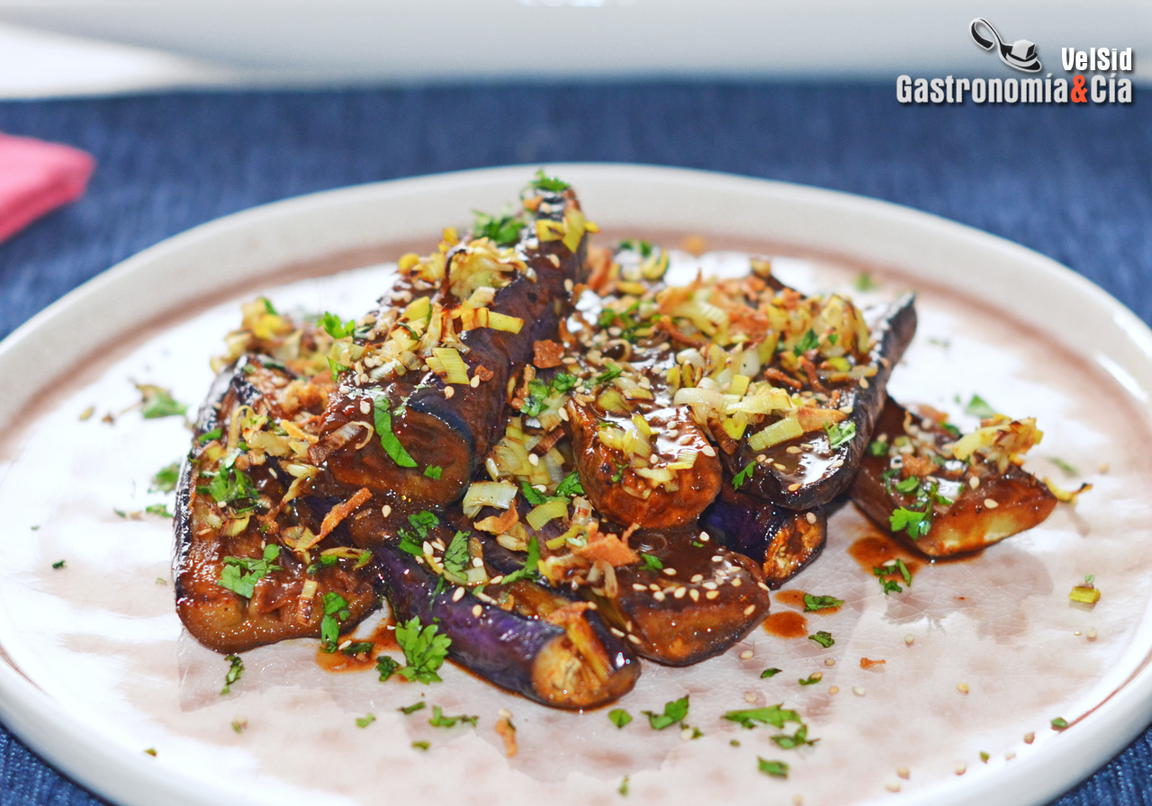 Berenjenas chinas glaseadas con kimchi y soja