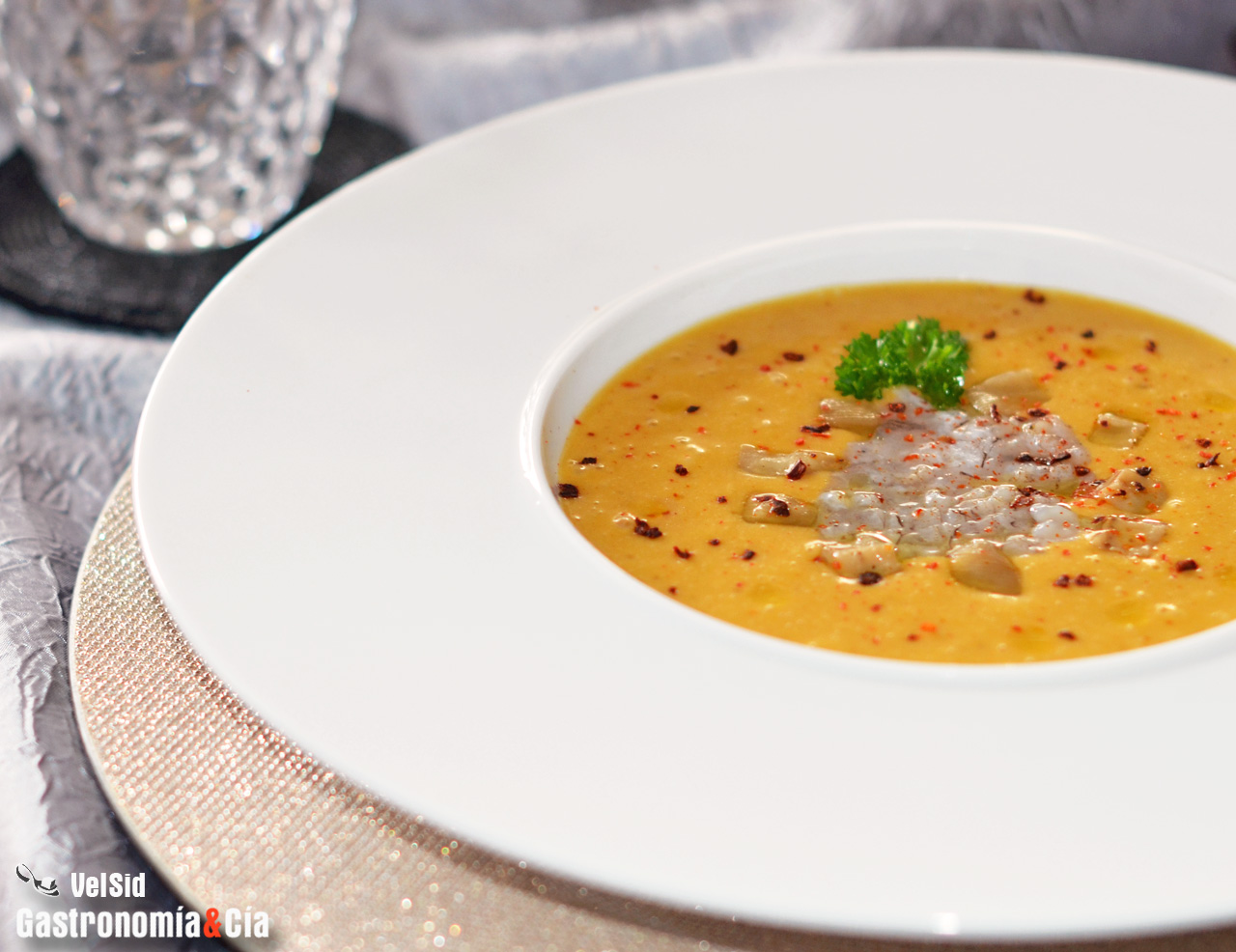Bisque de galeras con su carne a la llama