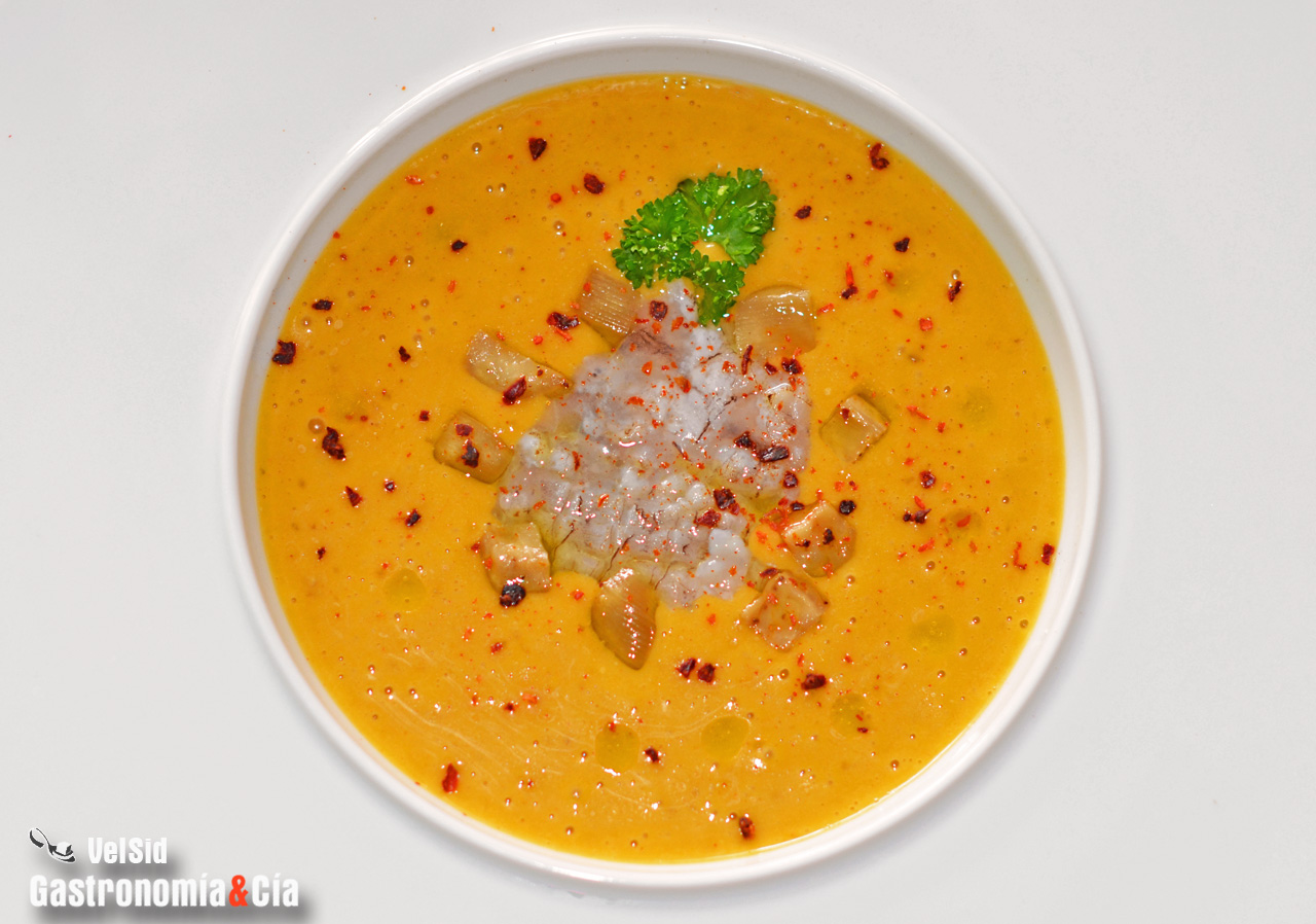 Bisque de galeras con su carne a la llama