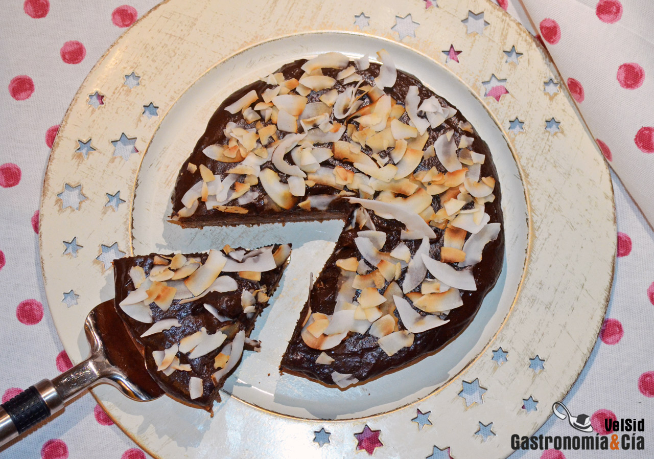 Bizcocho de espelta y plátano con frosting de chocolate