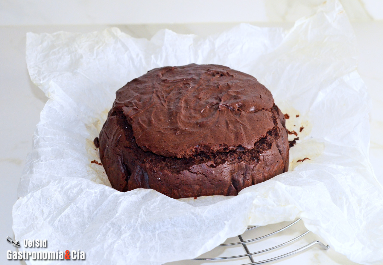 Bizcocho de almendra tostada y chocolate intenso