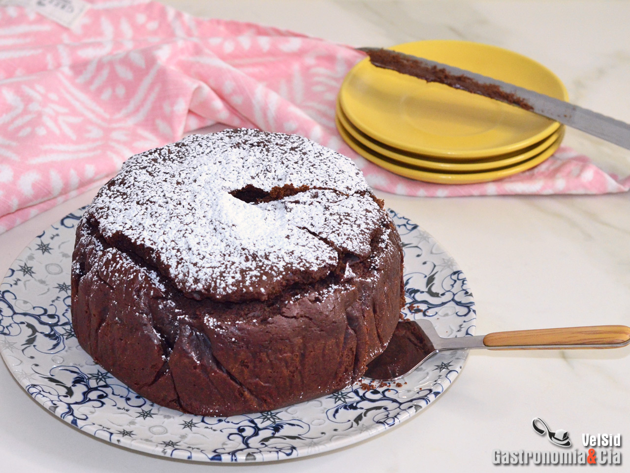 Bizcocho de almendra tostada y chocolate intenso
