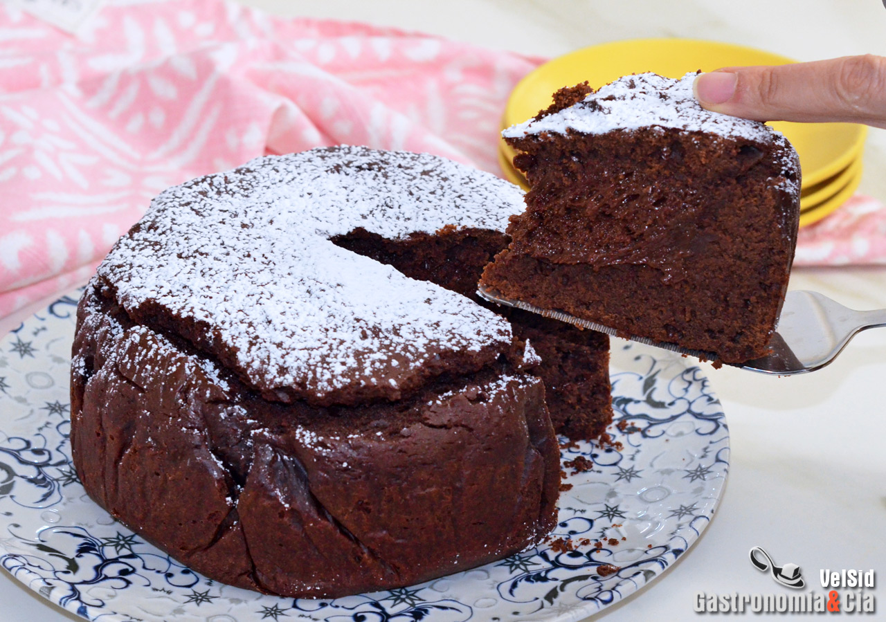 Bizcocho de almendra tostada y chocolate intenso