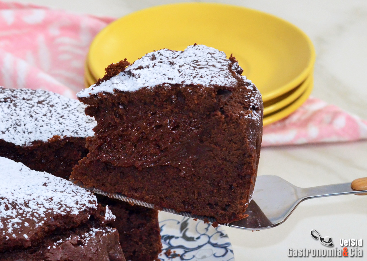 Bizcocho de almendra tostada y chocolate intenso
