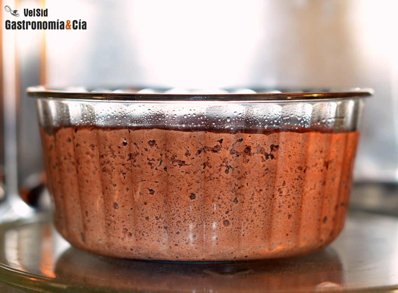 Receta de bizcocho de chocolate en microondas