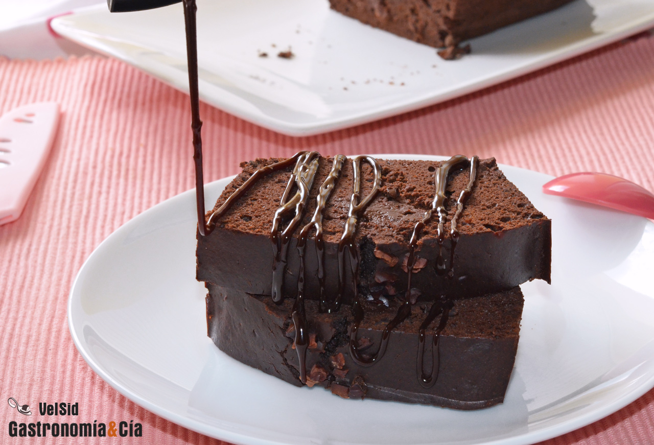 Bizcocho de chocolate y crujiente de cacao