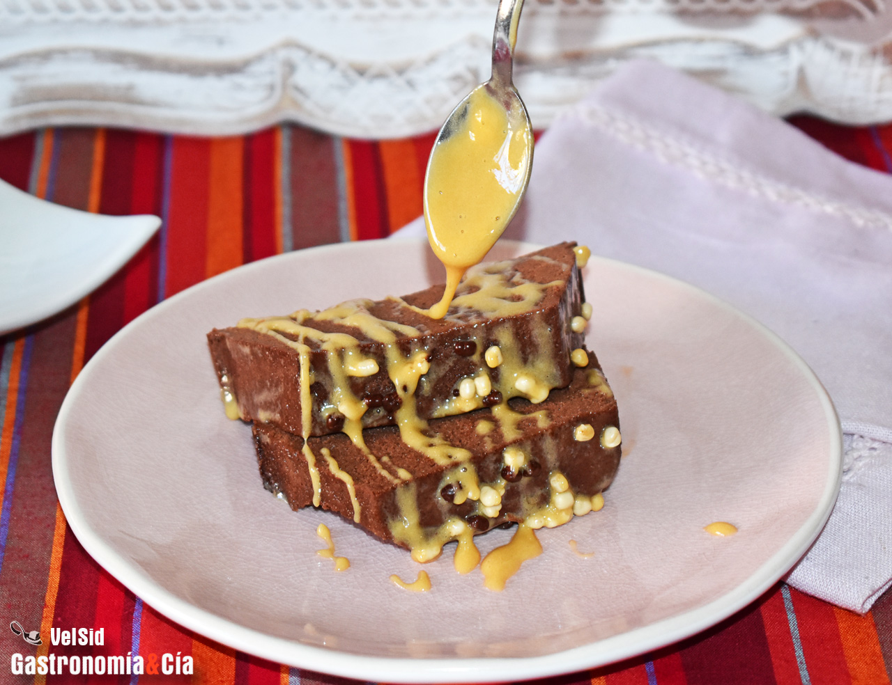 Bizcocho de chocolate rico en proteínas