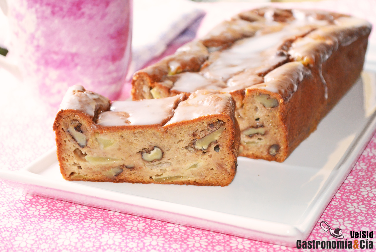 Bizcocho de centeno integral con manzana y nueces