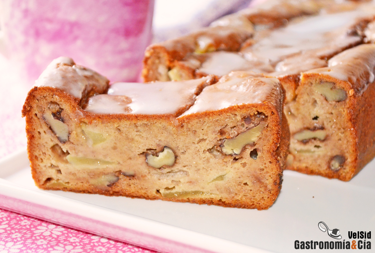 Bizcocho de centeno integral con manzana y nueces