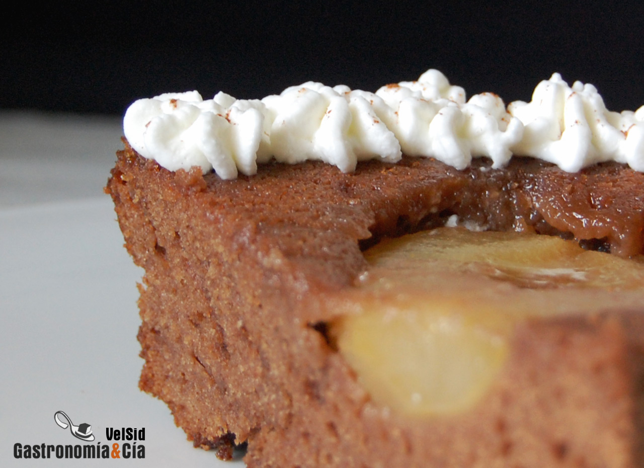 Bizcocho de chocolate con peras