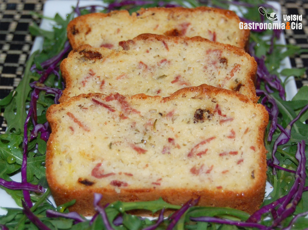 Pastel de jamón y queso al romero
