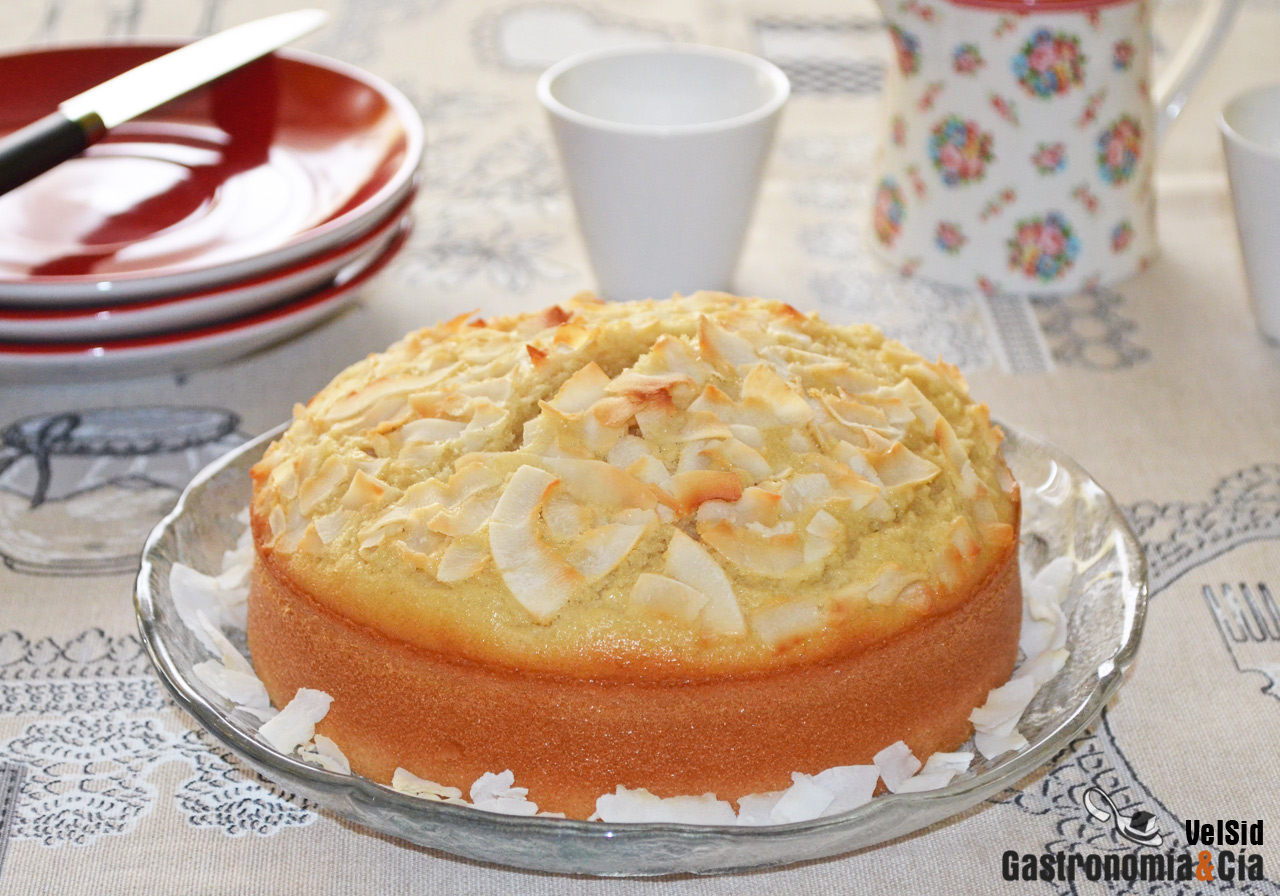 Bizcocho con leche de coco fácil, rápido y esponjoso