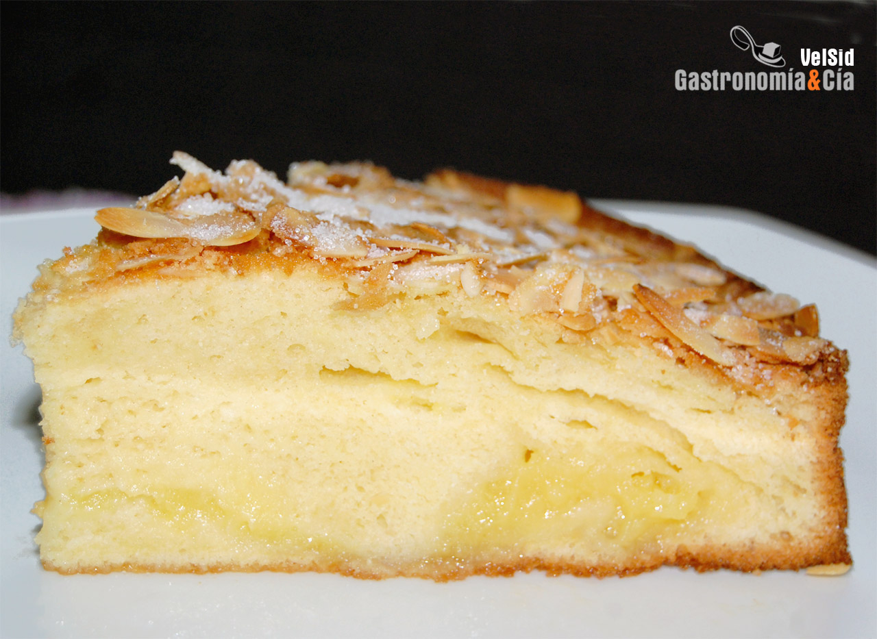 Bizcocho con lemon curd y chocolate caliente