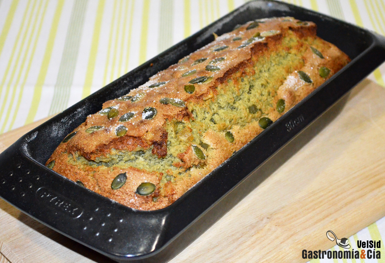 Bizcocho de pipas de calabaza y cítricos