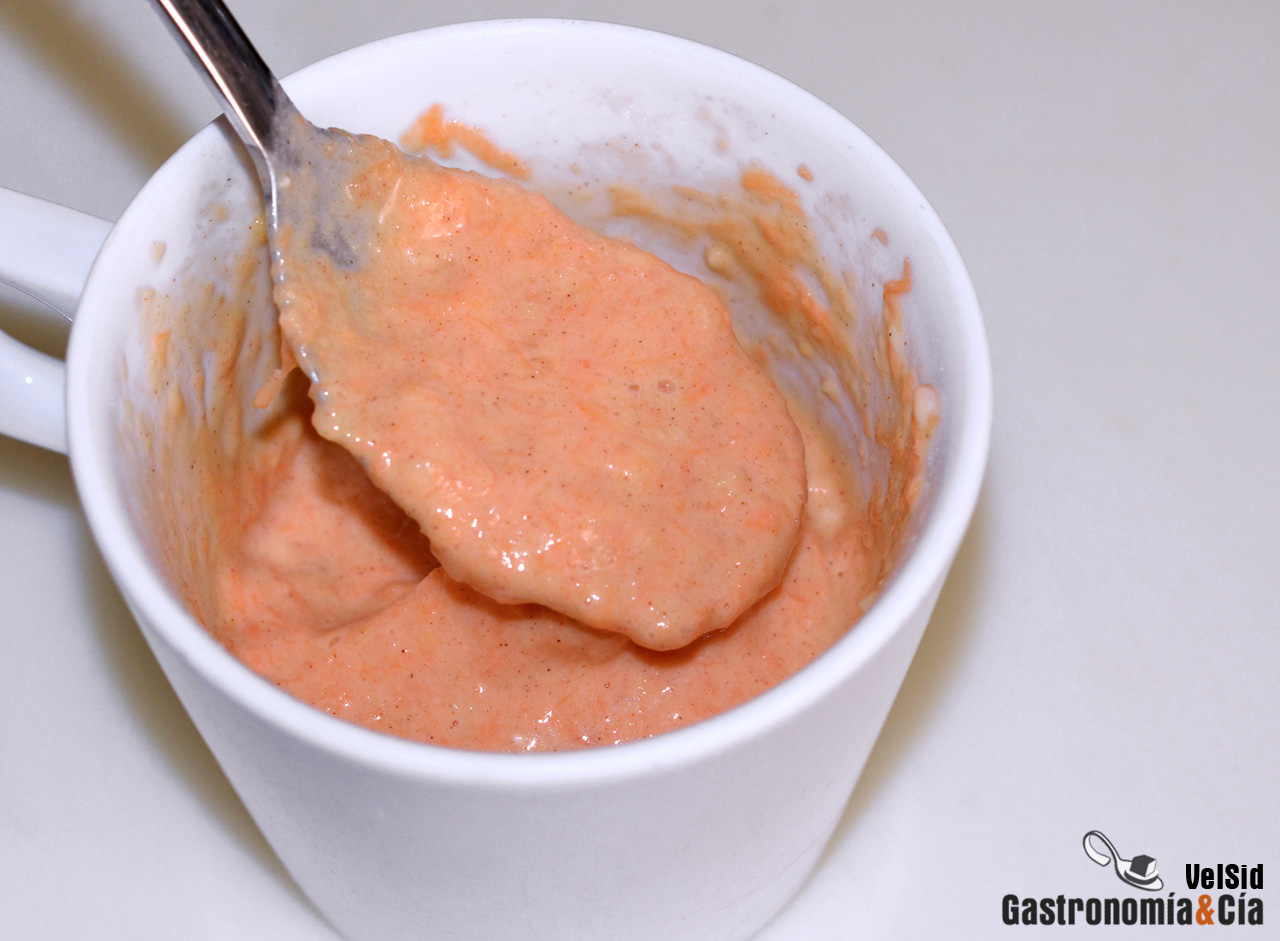 Bizcocho de zanahoria en taza