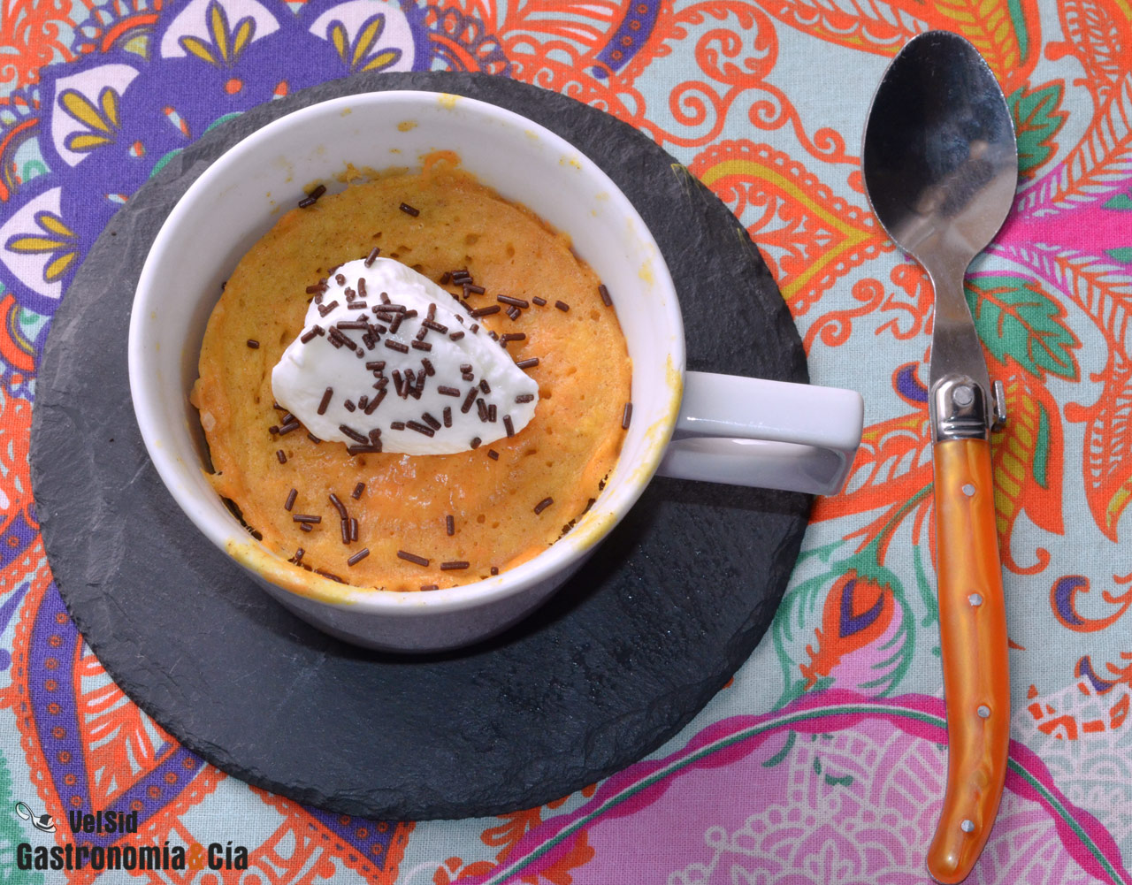 Bizcocho de zanahoria en taza