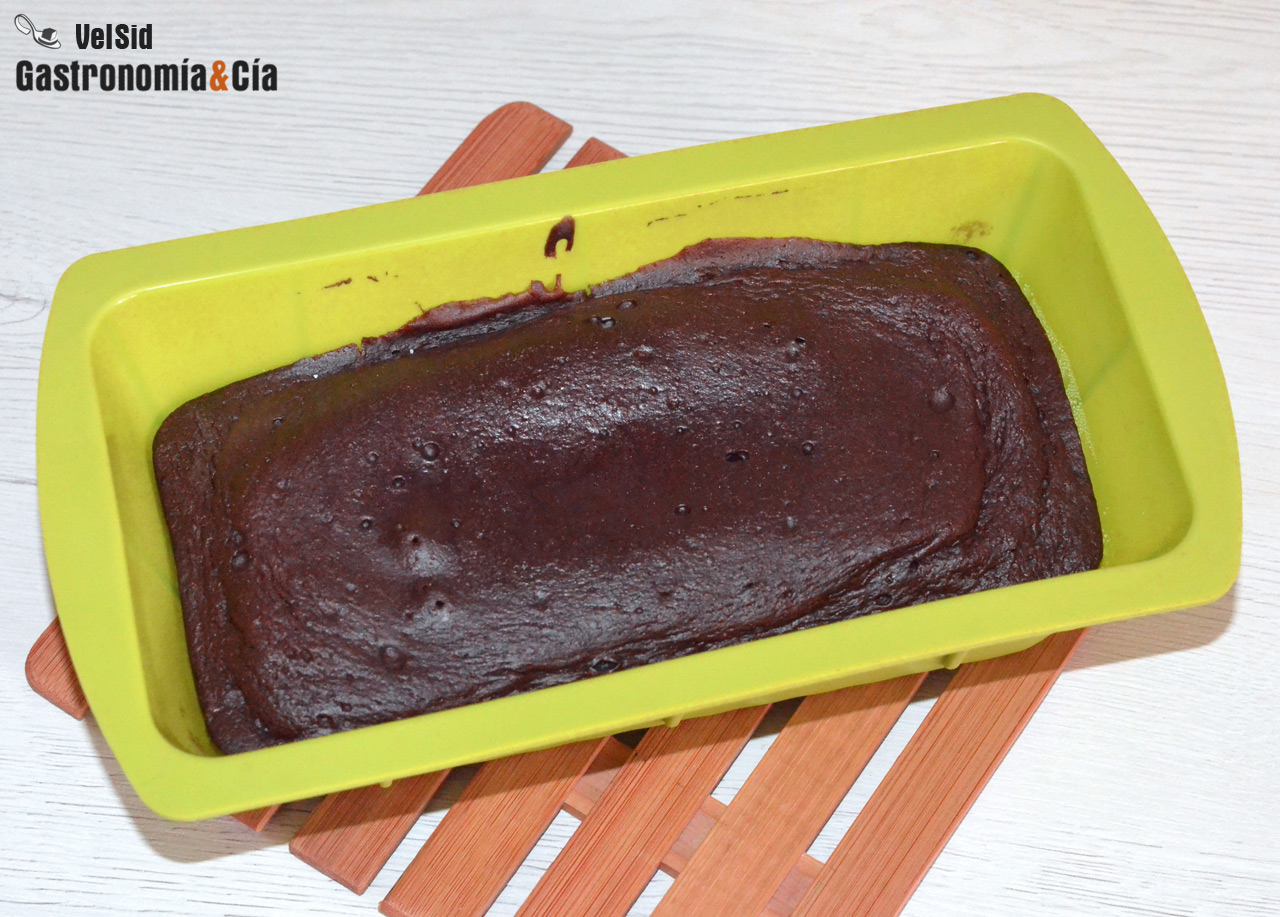 Bizcocho húmedo de chocolate (tipo brownie)