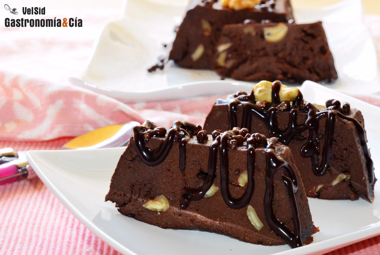 Bizcocho húmedo de chocolate (tipo brownie)