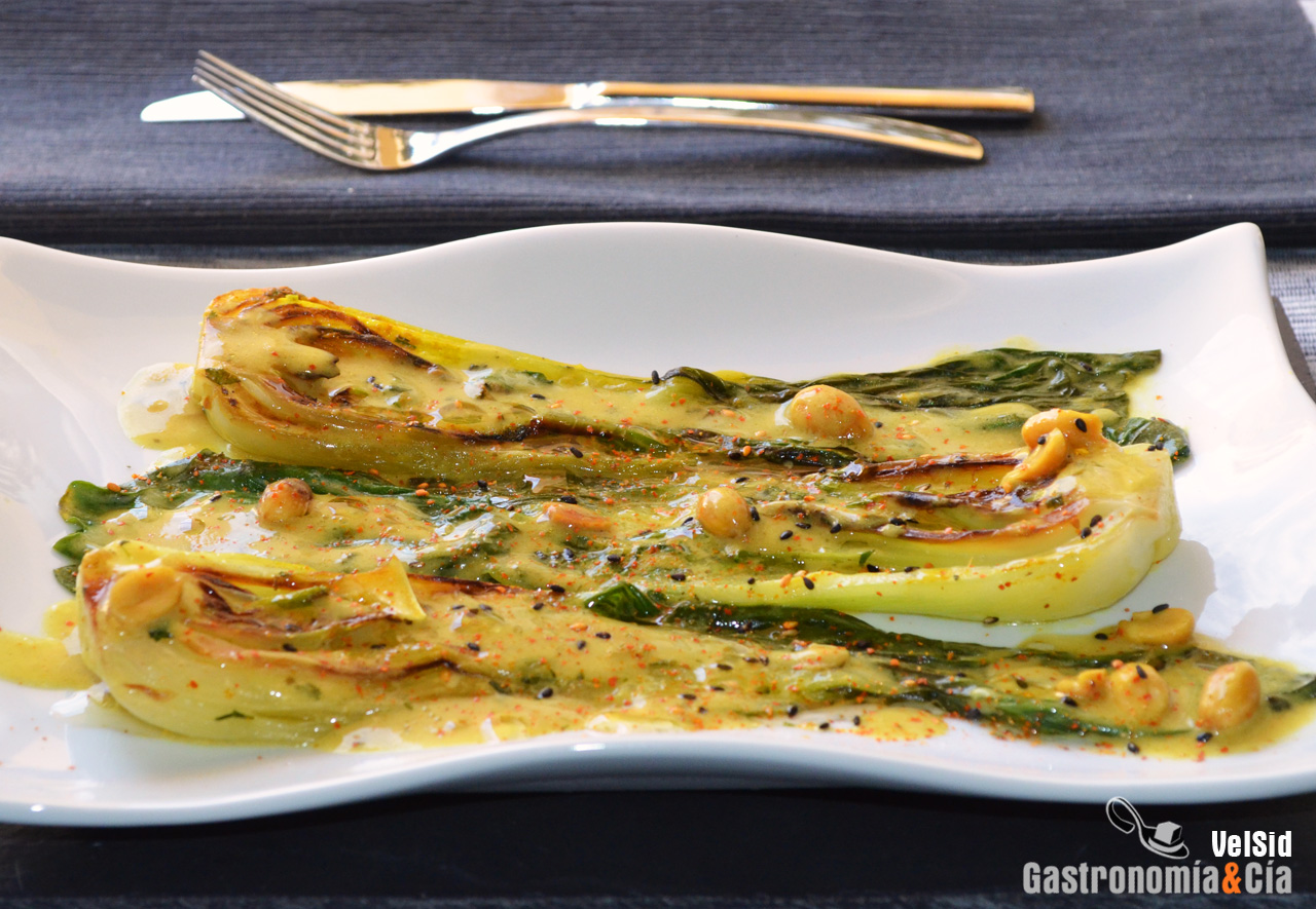 Bok choi con leche de coco y cacahuetes