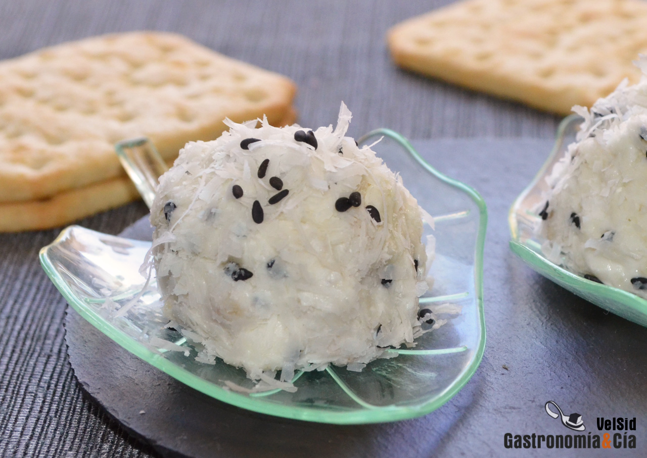 Bolitas de queso, manzana y nueces