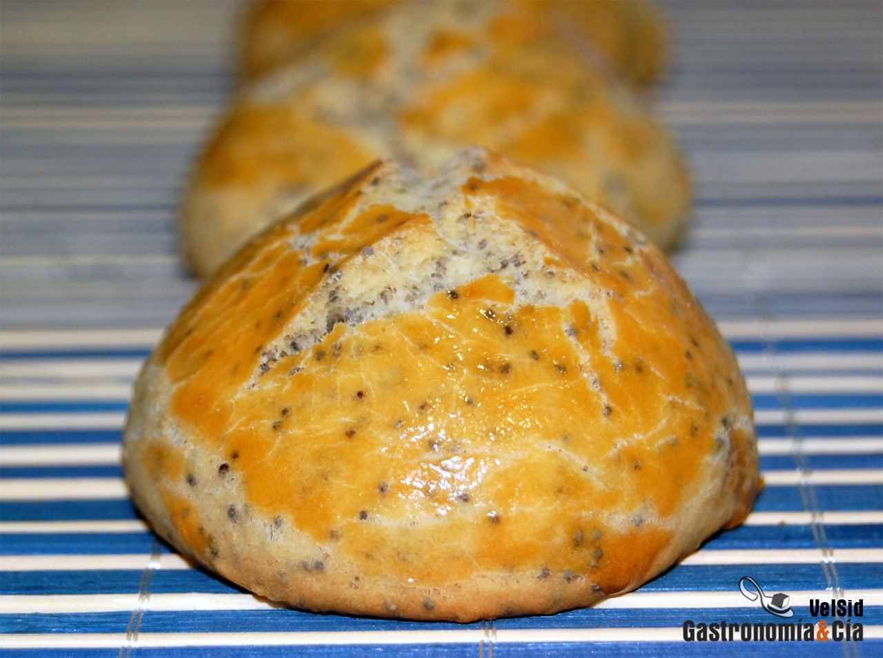 Bollos de almendra y semillas de amapola