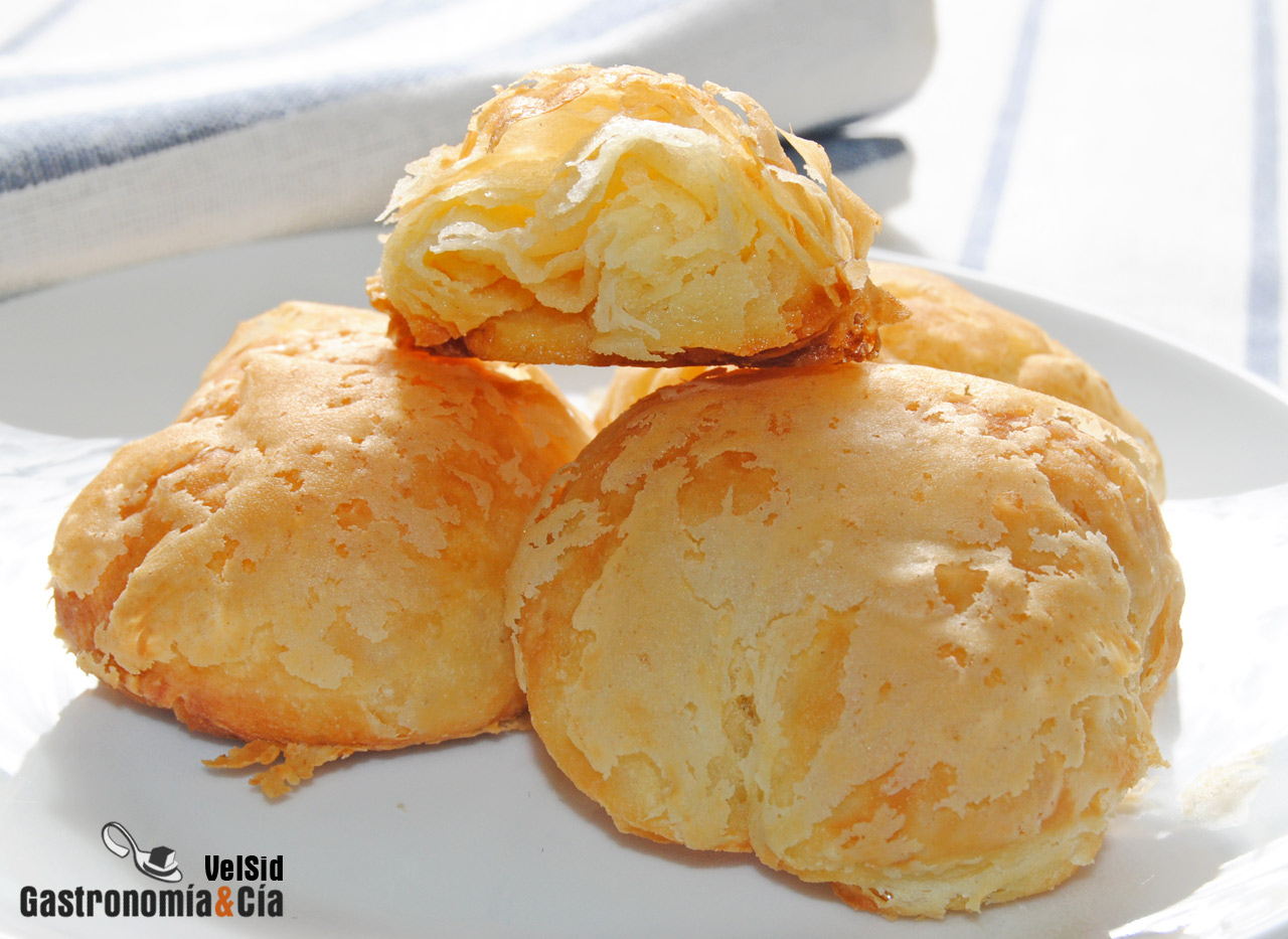 Bollos hojaldrados de mantequilla