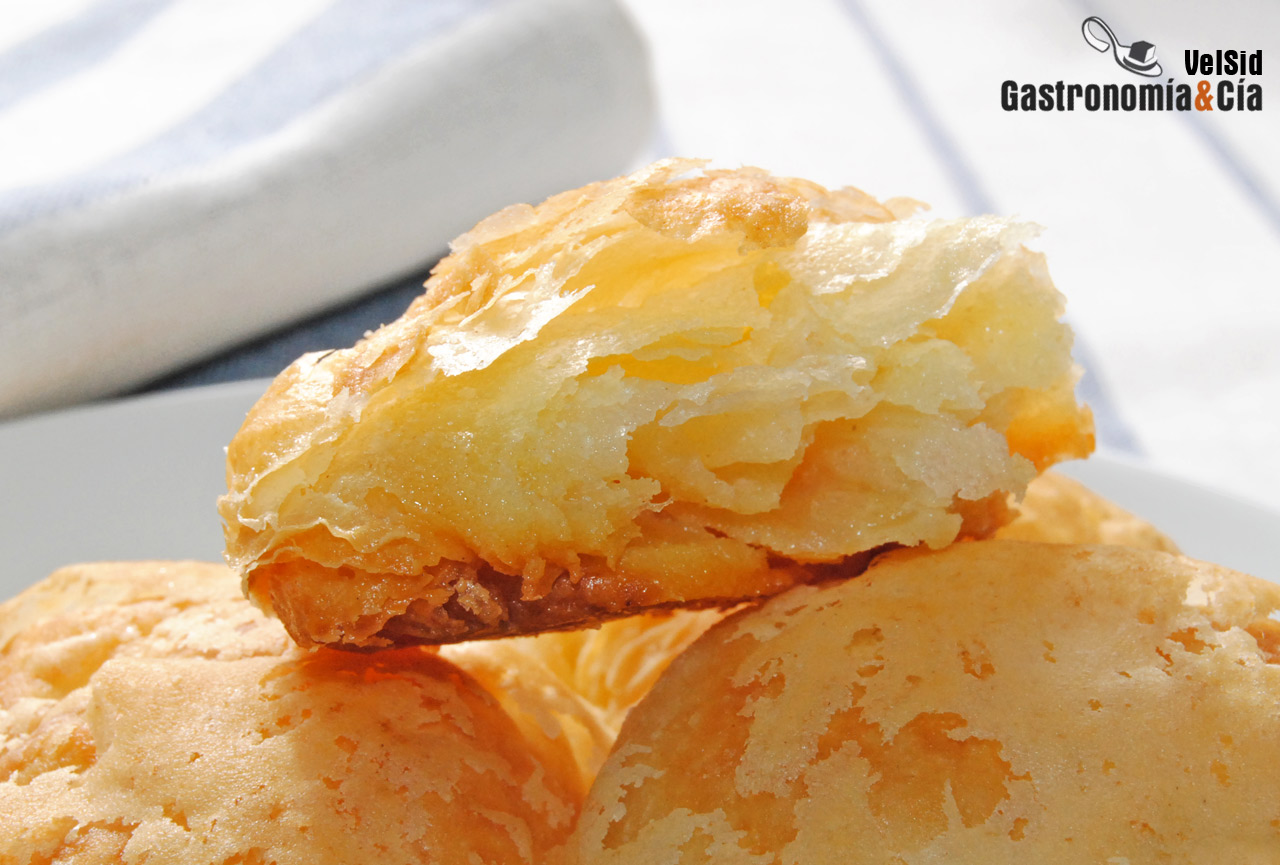 Bollos hojaldrados de mantequilla