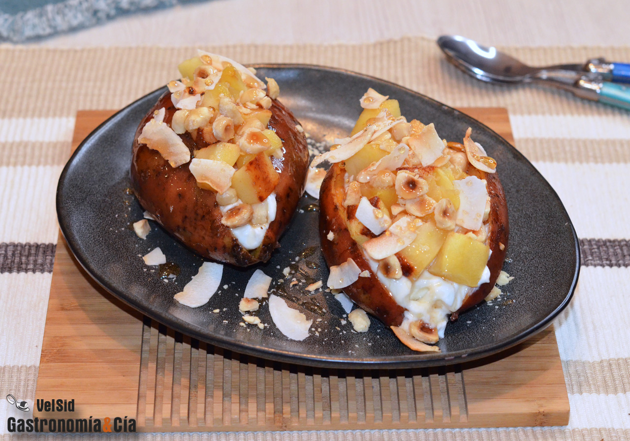 Boniato con crema de coco, manzana y avellanas