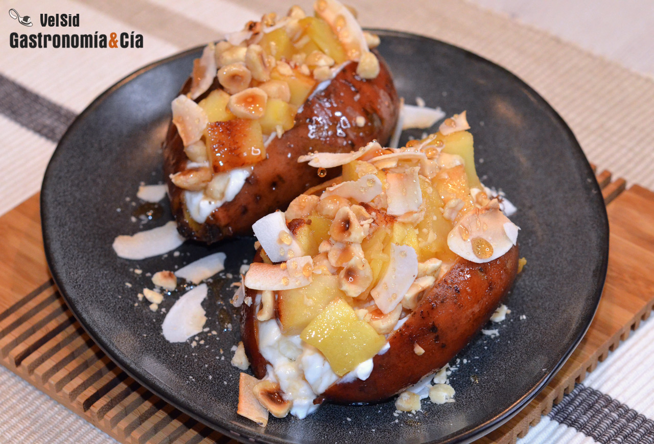 Boniato con crema de coco, manzana y avellanas