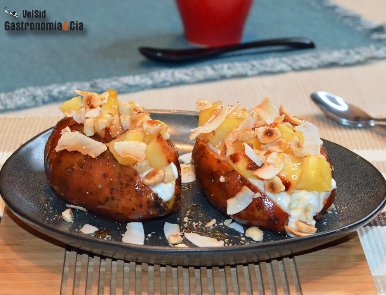 Boniato con crema de coco, manzana y avellanas