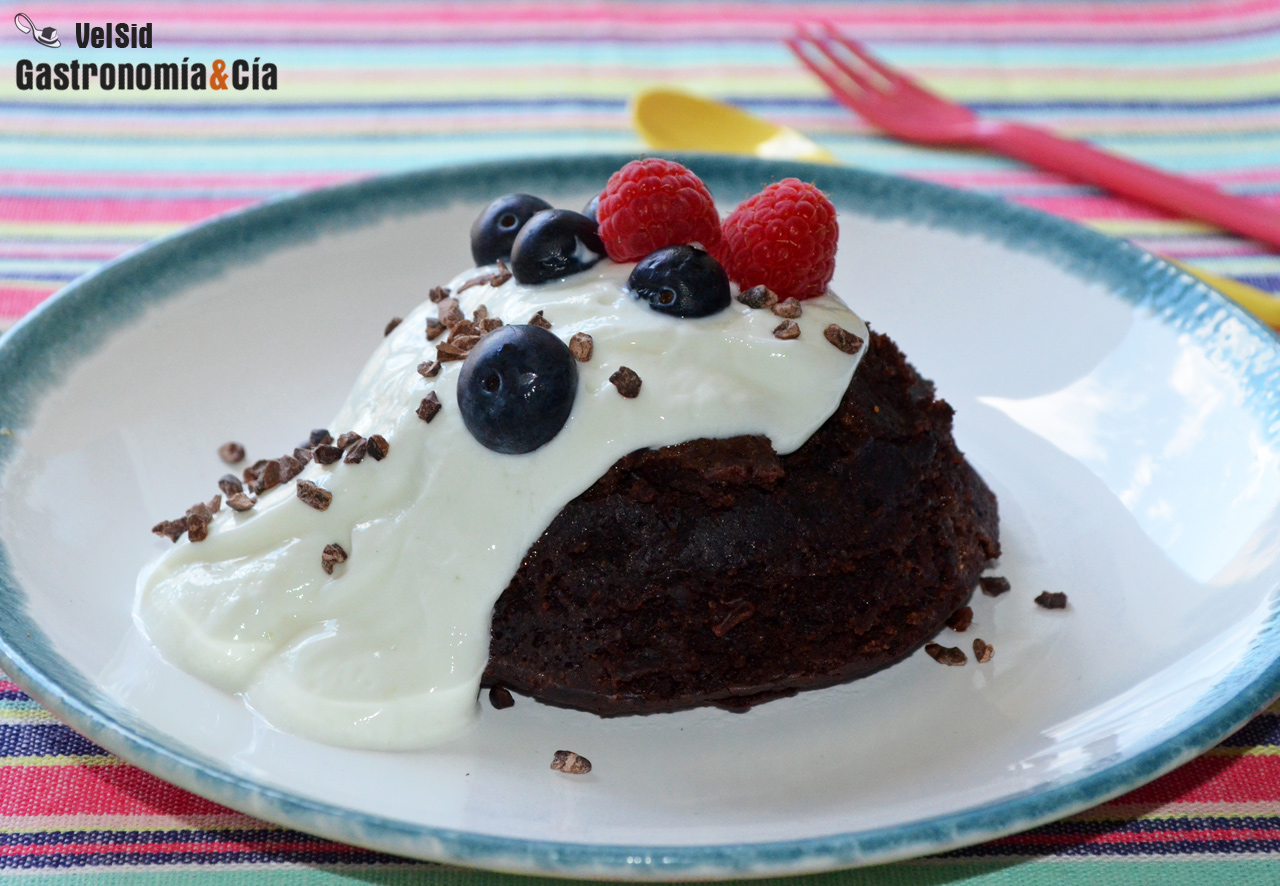 Bowlcake de chocolate y arándanos
