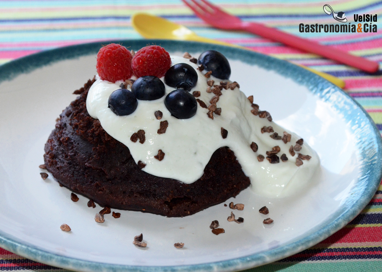 Bowlcake de chocolate y arándanos