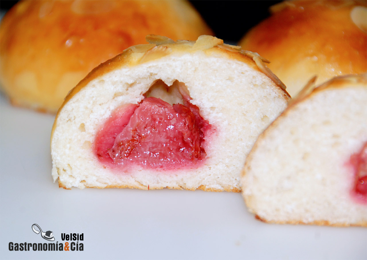 Brioche relleno de fresones
