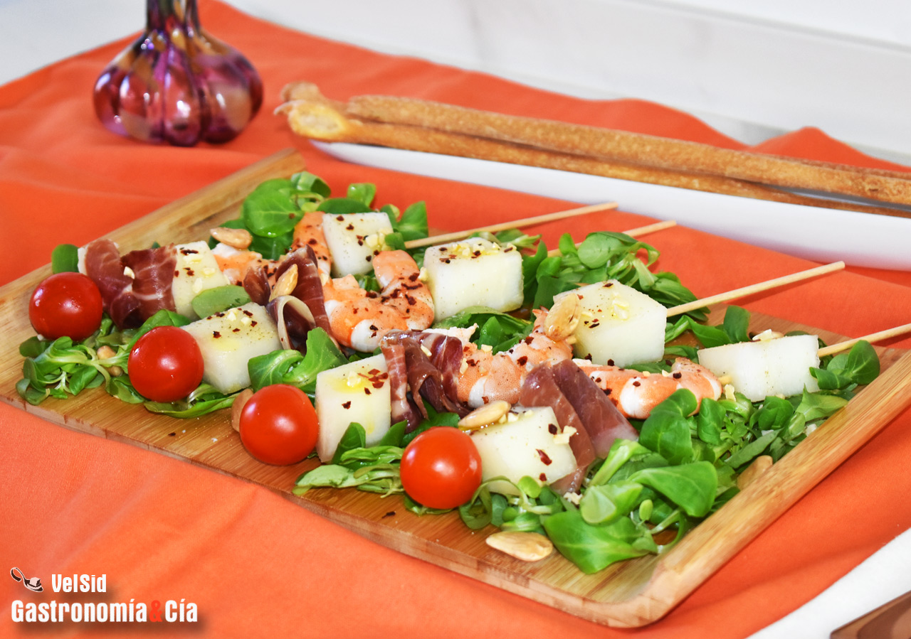 Brocheta de langostinos, jamón ibérico y melón
