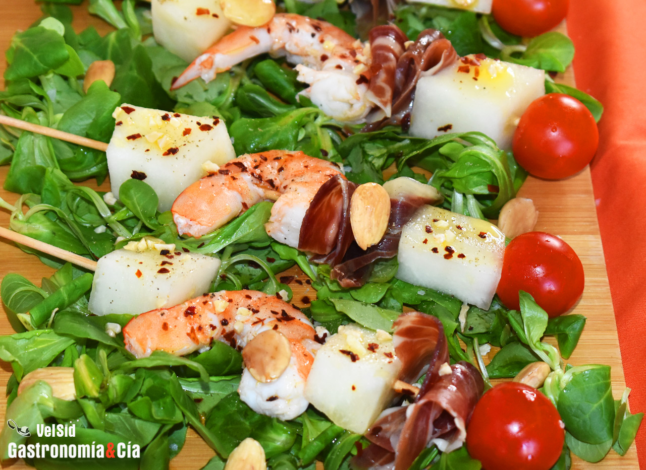 Brocheta de langostinos, jamón ibérico y melón