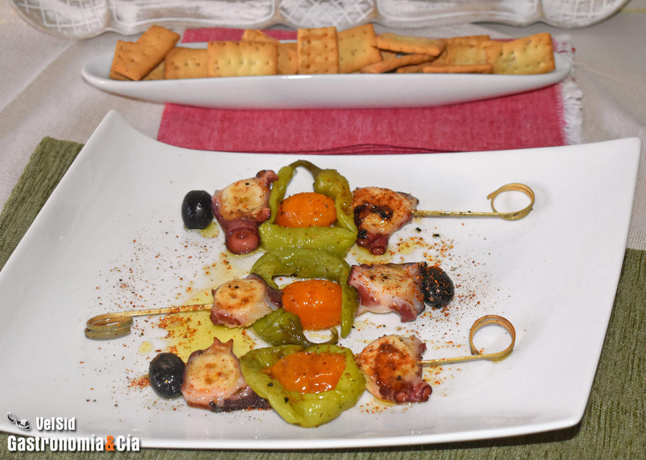 Brocheta de pulpo con piparras