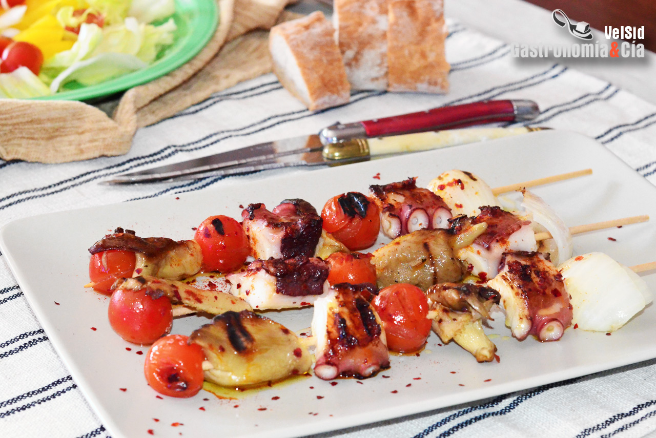 Brochetas de pulpo a la parrilla con setas