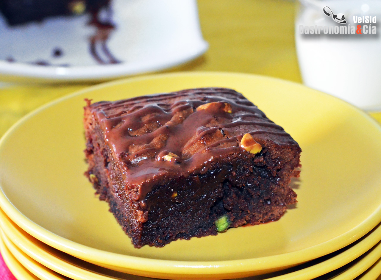 Brownie de chocolate y pistachos