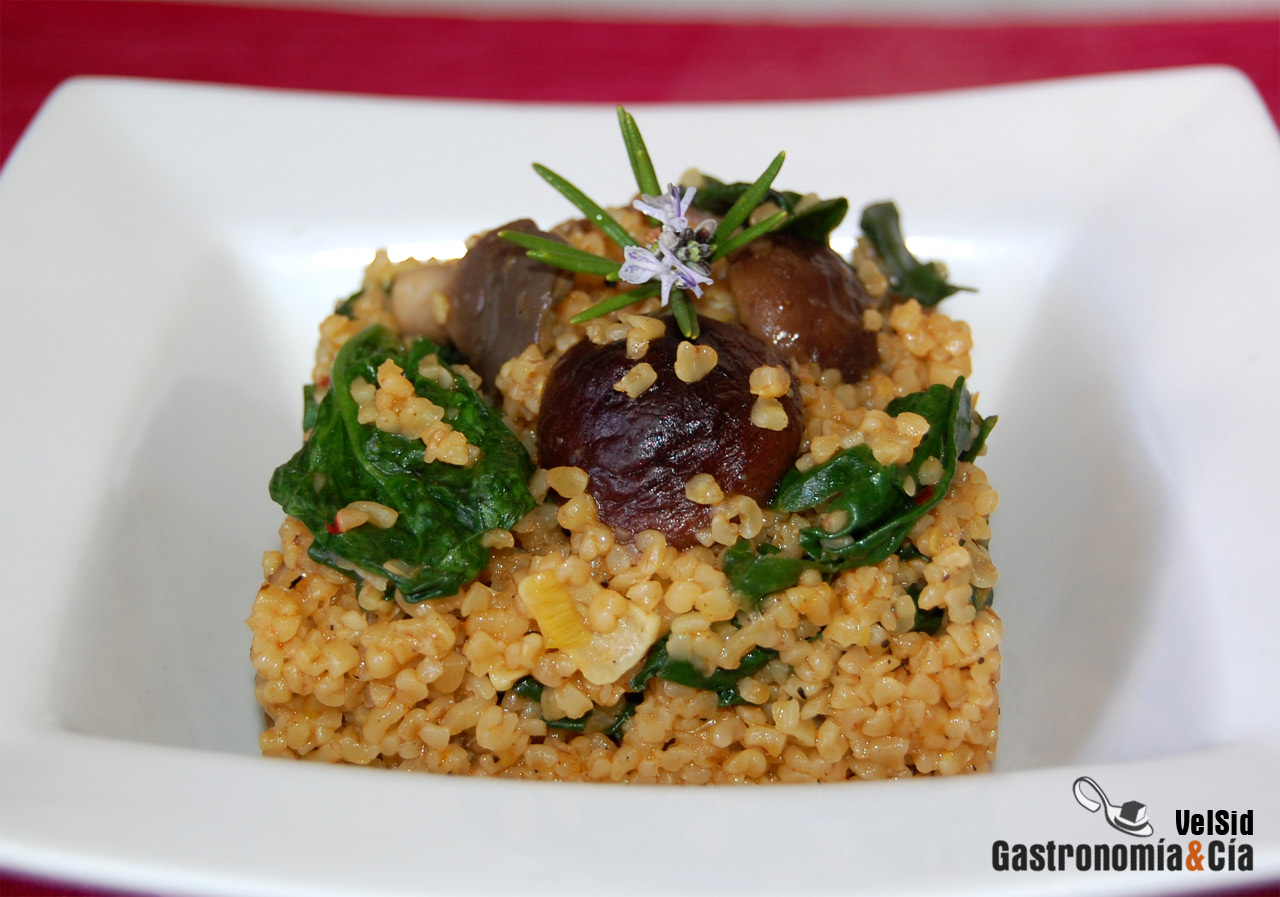 Bulgur con setas y espinacas